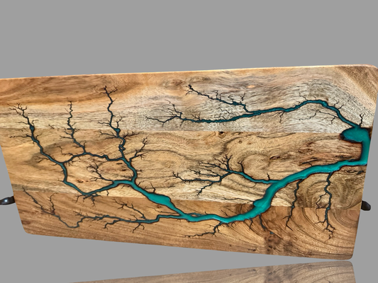 Handcrafted resin serving board gift idea with fractal burning by Fractal Flow Designs – Bairnsdale, Victoria.
Australia wide shipping.