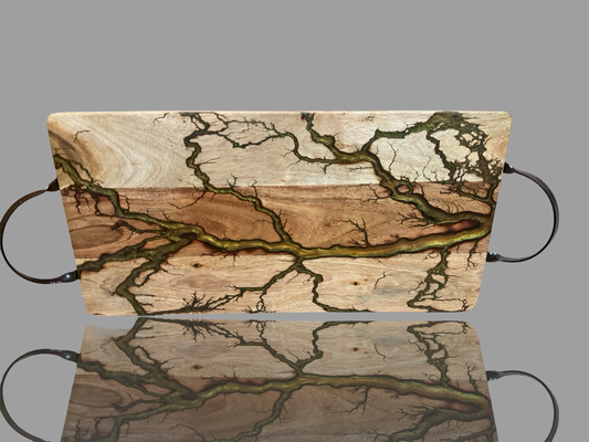 Handled resin serving board by Fractal Flow Designs – made in Bairnsdale, Victoria using premium Australian timber and epoxy art. Built for BBQ platters, grazing spreads, and standout gifting across Australia
