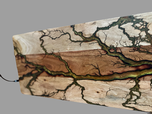 Handled resin serving board by Fractal Flow Designs – made in Bairnsdale, Victoria using premium Australian timber and epoxy art. Built for BBQ platters, grazing spreads, and standout gifting across Australia