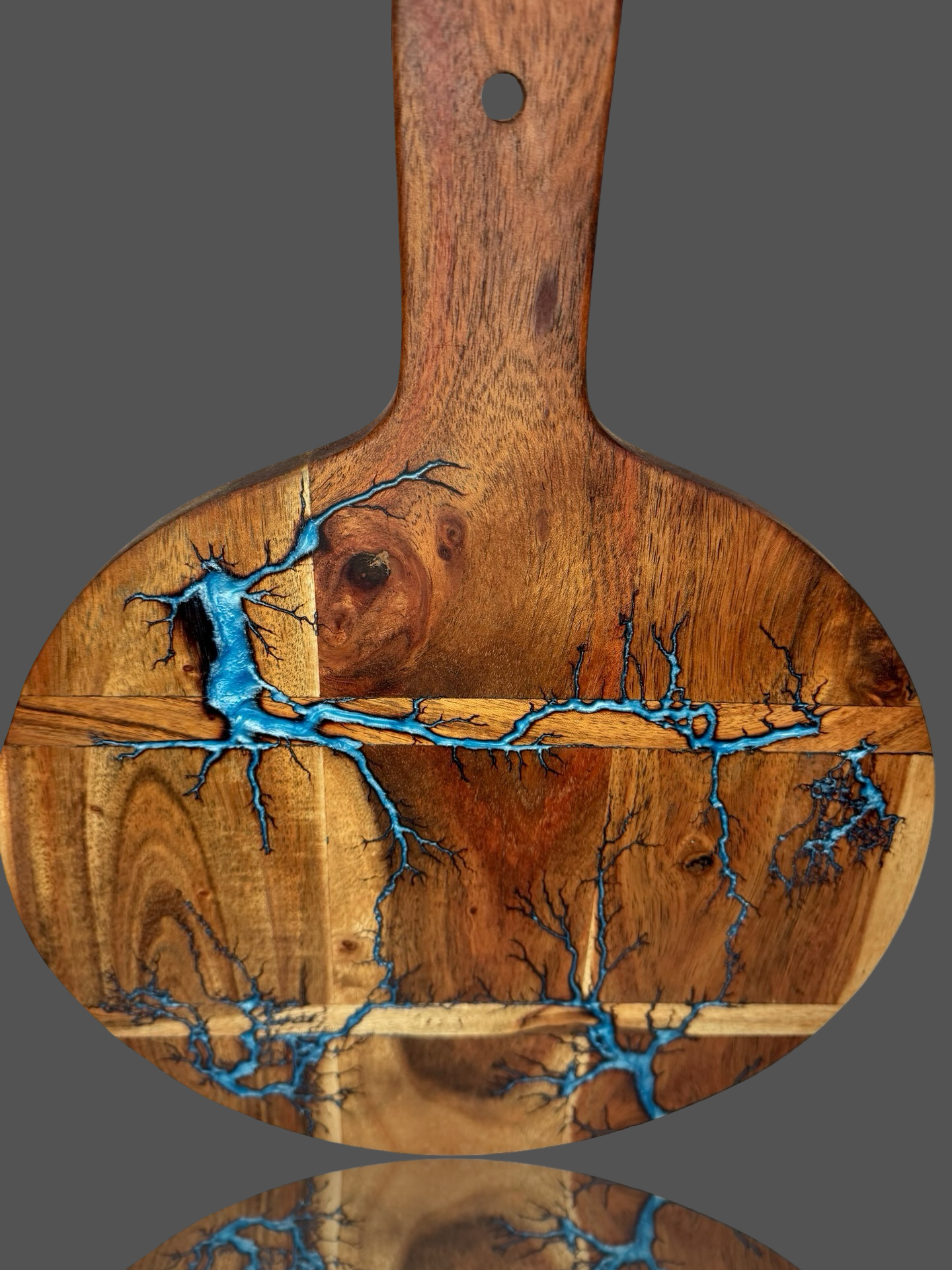 Elegant round paddle board by Fractal Flow Designs – made in Bairnsdale from Australian hardwood. A standout piece for resin board fans, gifting, and BBQ entertainers