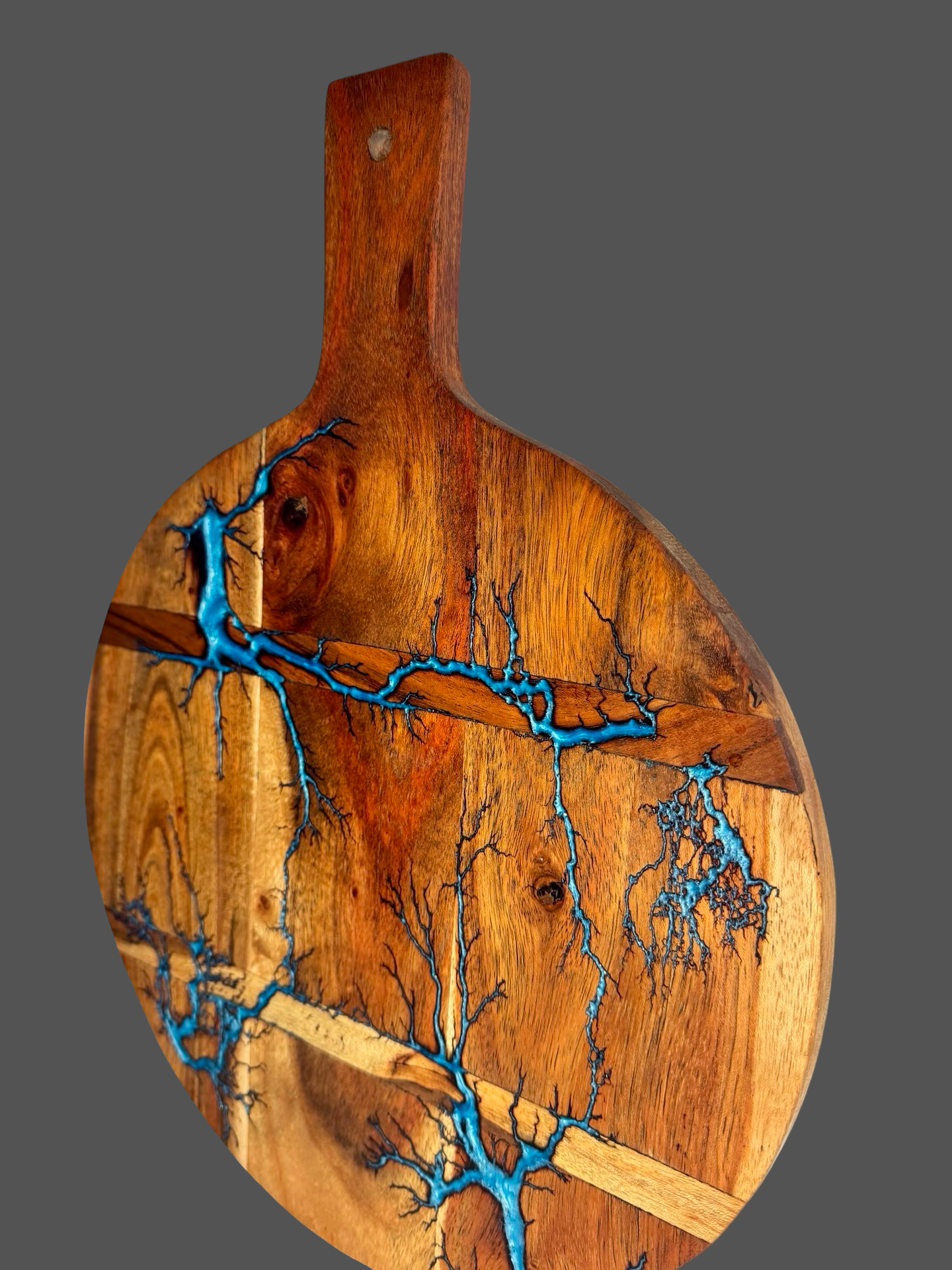 Round timber cheese paddle by Fractal Flow Designs – handcrafted in Bairnsdale and stocked in our local gift shop. A go-to for grazing lovers across Australia.