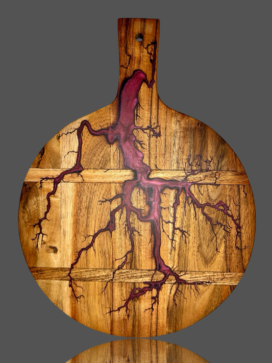Round resin paddle board by Fractal Flow Designs – crafted in Bairnsdale using local timber. Designed for grazing tables, BBQ spreads, and stylish Aussie gifts.